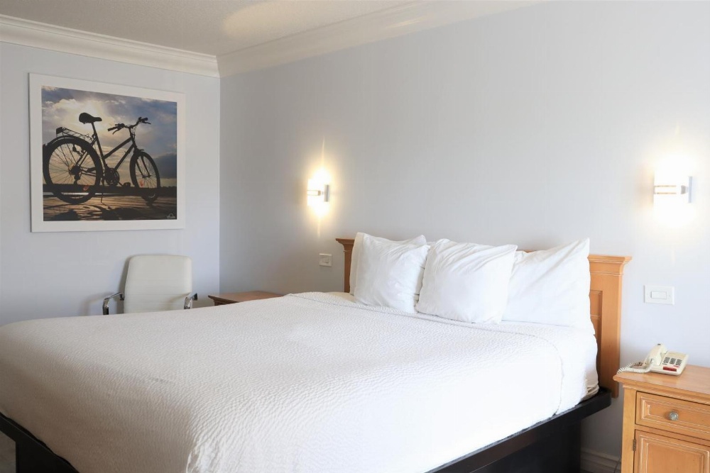 Days Inn by Wyndham Near City Of Hope Main image